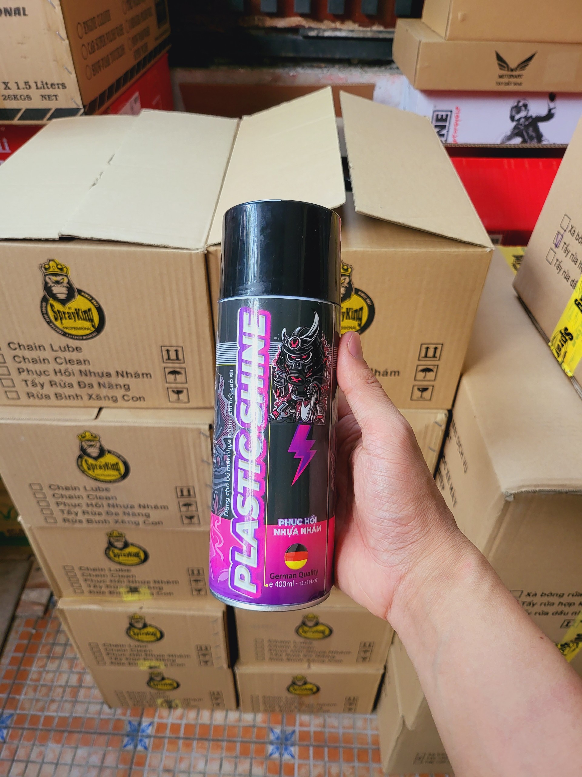 Chai xịt phục hồi nhựa nhám, nhựa đen, dưỡng đen dàn nhám Sprayking Plastic Shine 400ml, dàn áo phai màu