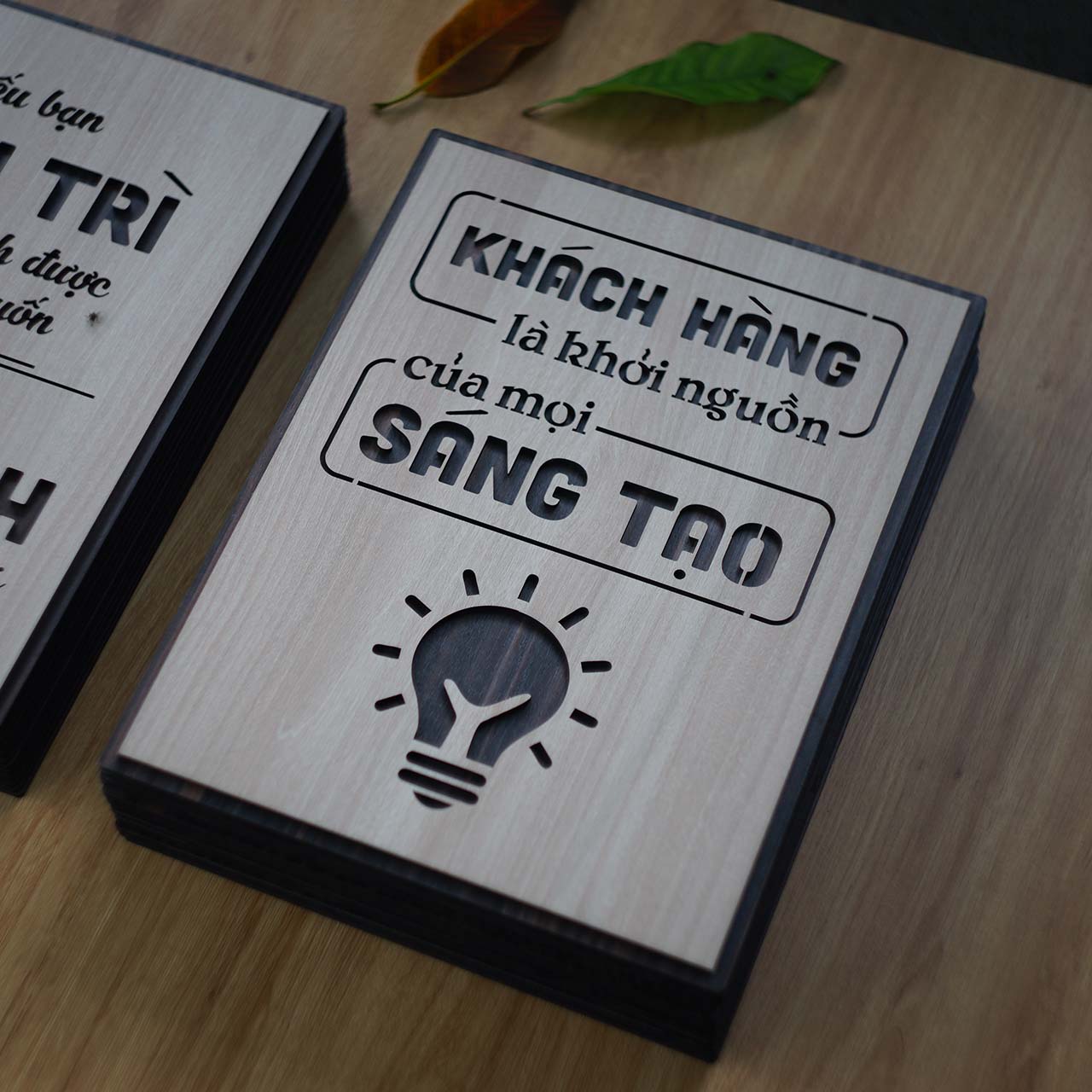 Tranh khẩu hiệu văn phòng TBIG103: Khách hàng là khởi nguồn của mọi sáng tạo