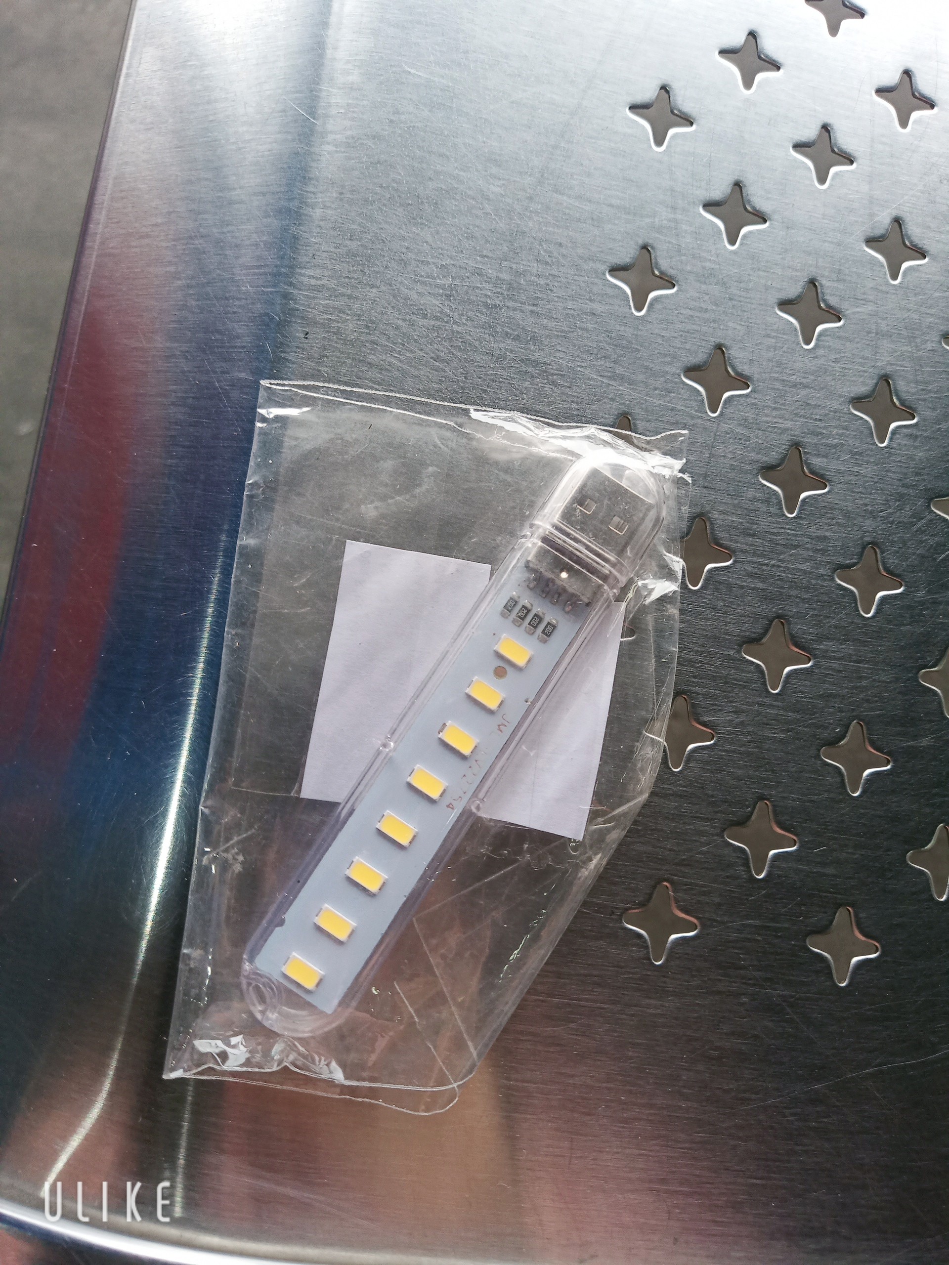 Đèn 8 led siêu sáng cắm USB vỏ nhựa
