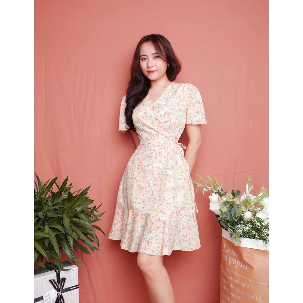 Đầm hoa nhí vàng đẹp thiết kế xòe cổ v tay ngắn thời trang eo tôn dáng che bụng hợp đi làm đi chơi