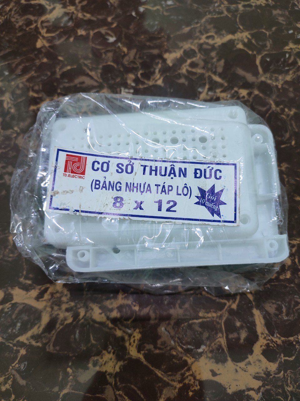 SỈ 10 CÁI BẢNG ĐIỆN NHỰA, TÁP LÔ ĐIỆN ( LOẠI 8*12 )