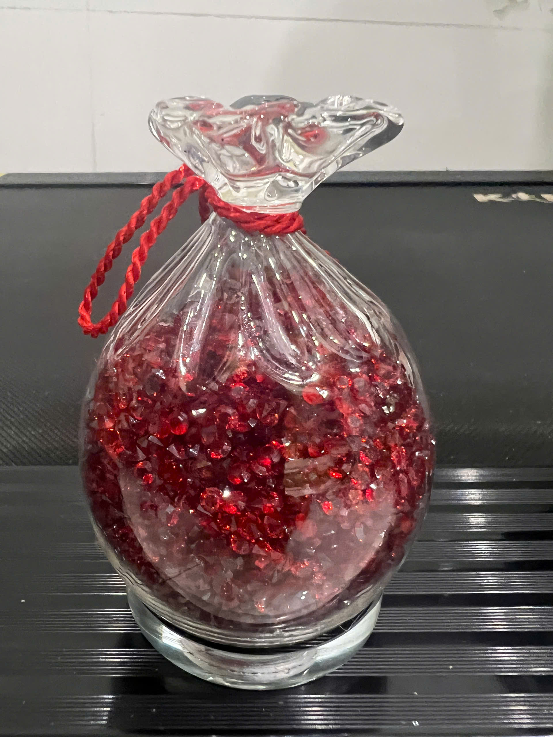 Tượng Túi Tiền Để bàn làm việc và xe hơi Thạch Anh ĐỎ ĐÔ ĐẬM ĐẸP tự nhiên cao 10cm x 7cm hợp mệnh HỎA THỔ trưng rất đẹp xinh may mắn ạ