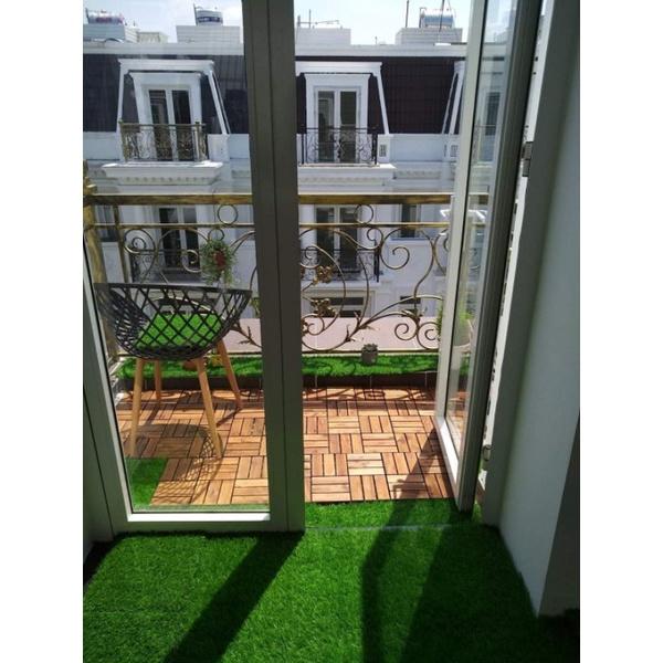 Vỉ cỏ nhân tạo vuông 30×30 lót sàn, ban công, trang trí