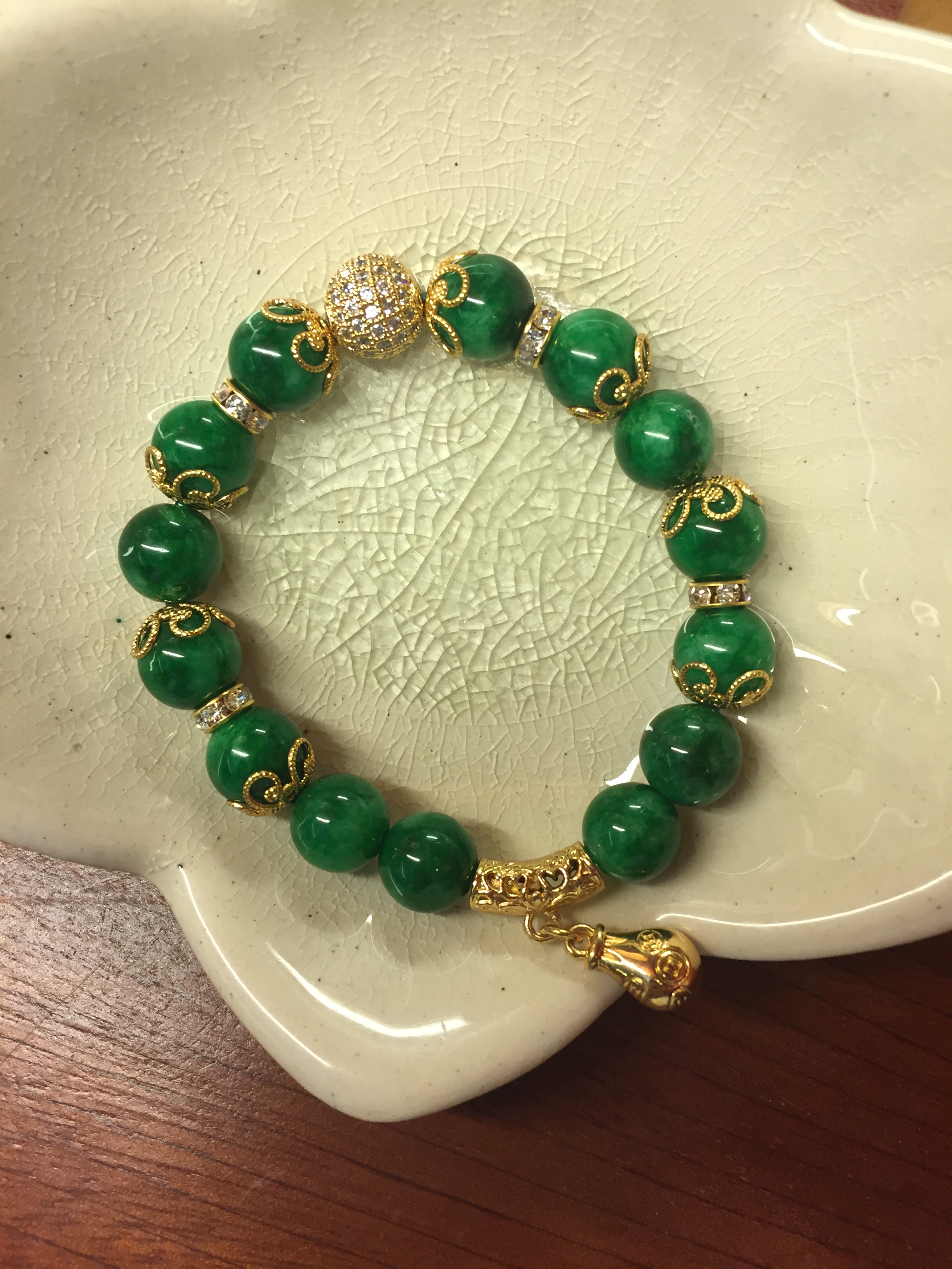 Vòng tay phong thủy Ngọc Cẩm Thạch (Jade) 10 ly mix charm