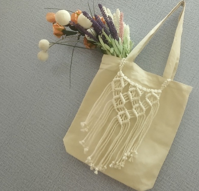 Túi tote vải canvas có khóa phối dây tết macrame trang trí độc đáo