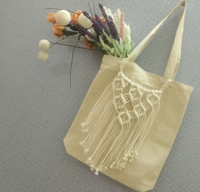 túi tote vải canvas có khóa phối dây tết macrame trang trí độc đáo