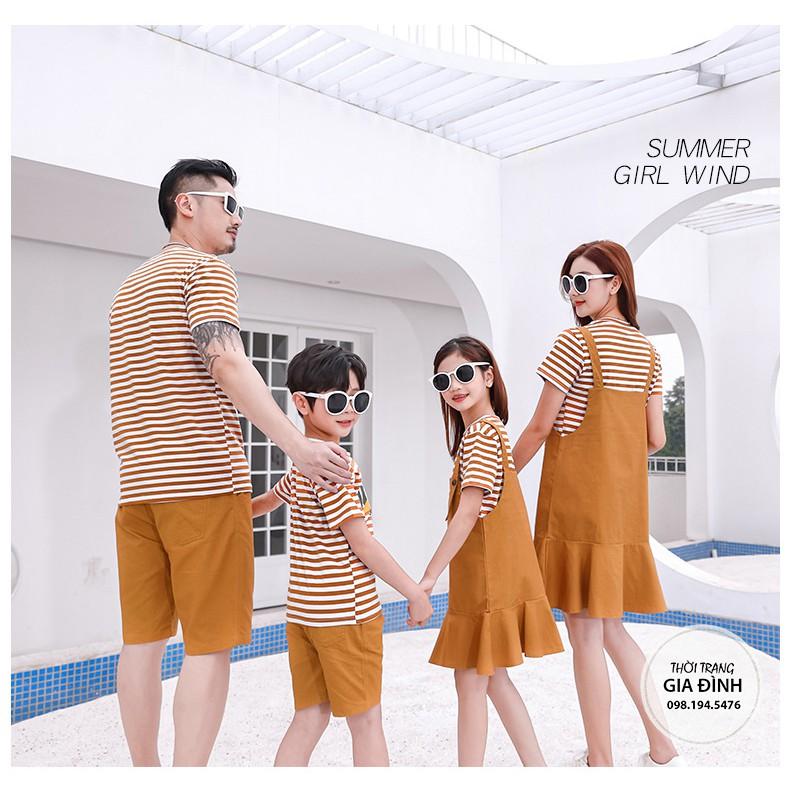 Set đồ gia đình váy yếm nâu áo kẻ LOVE