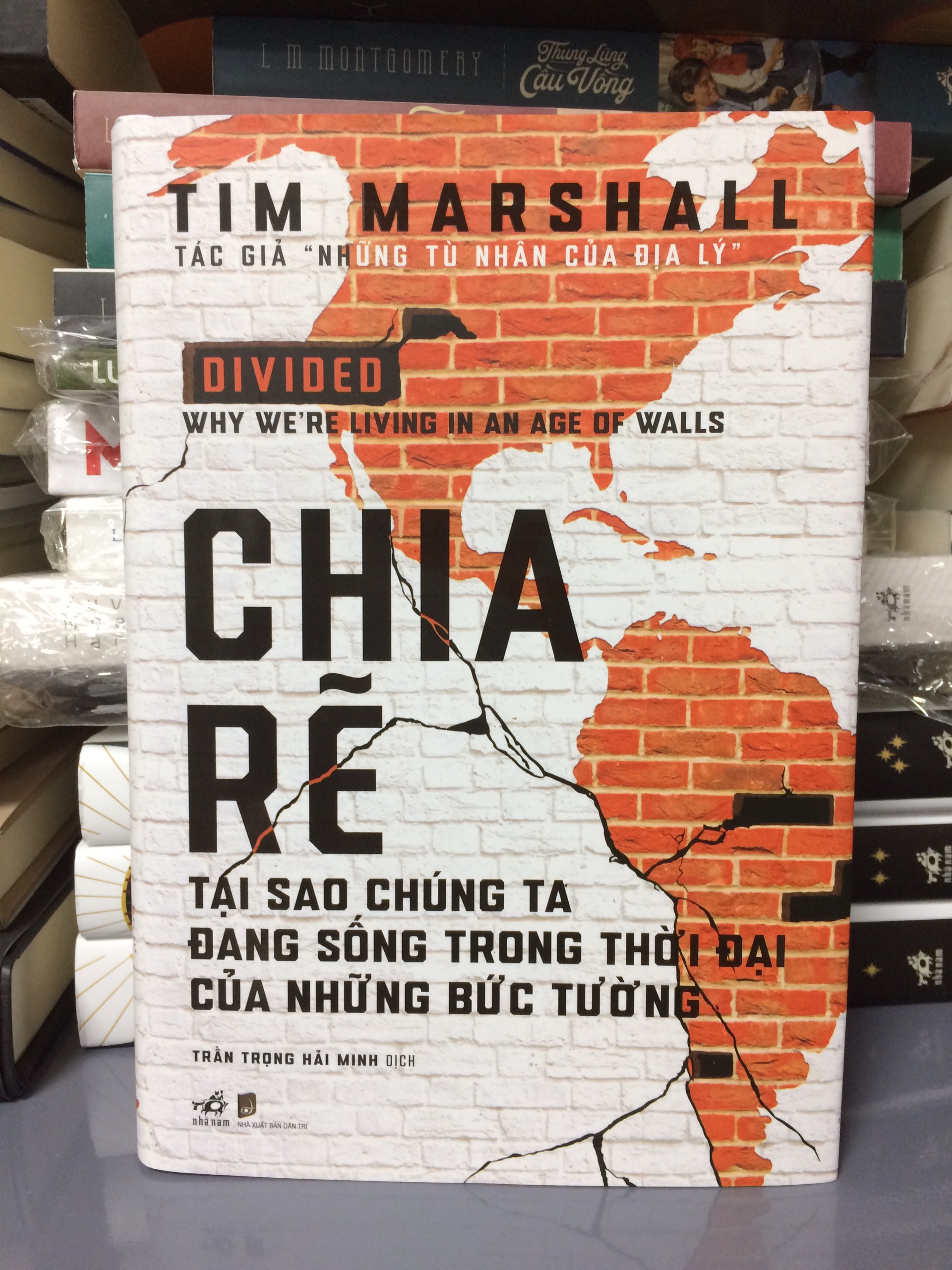 CHIA RẼ - TẠI SAO CHÚNG TA ĐANG SỐNG TRONG THỜI ĐẠI CỦA NHỮNG BỨC TƯỜNG