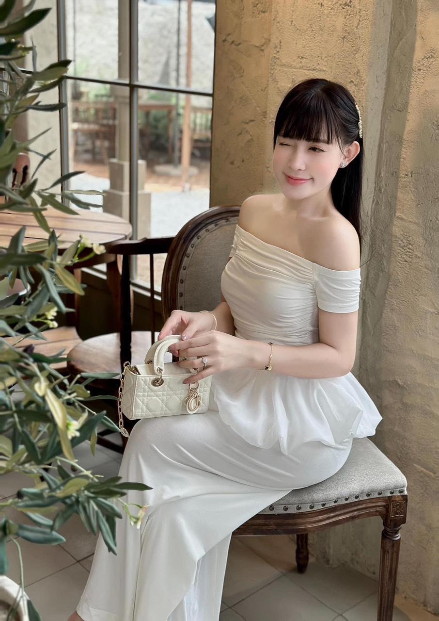 SET ĐI CHƠI, SET 2 MÓN ÁO KIỂU RỚT VAY XÒE PHỐI QUẦN SUÔNG DÀI CỰC SANG