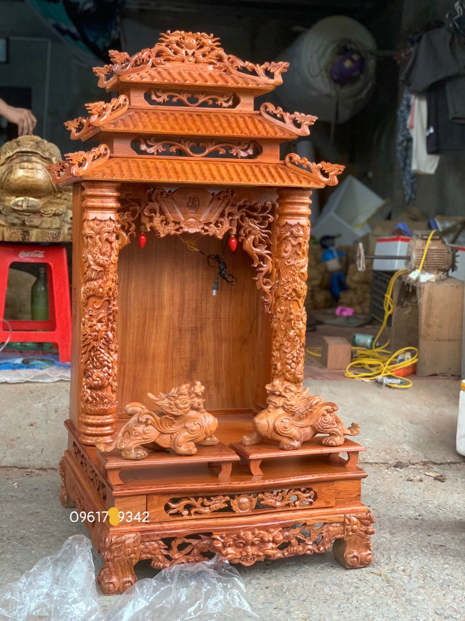 Bàn thờ ông địa ông thần tài gỗ hương đá kt 56×61cm