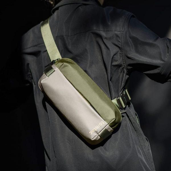 Túi đeo chéo TOMTOC Lightweight Sling Bag lưu trữ đa năng dẫn đầu thời trang mà còn mang đến một cách thuận tiện Hàng Chính Hãng