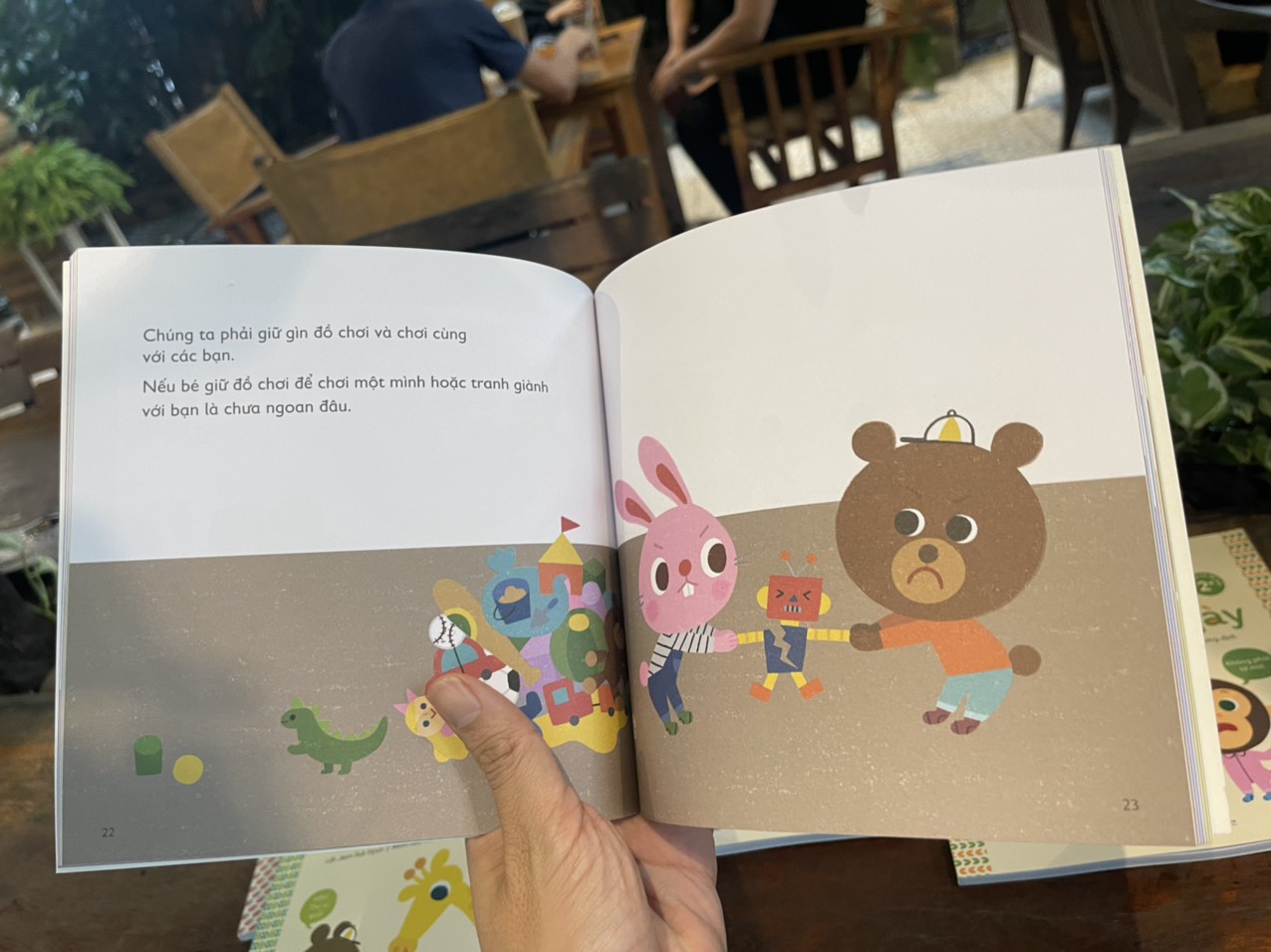 QUY TẮC BÉ NGOAN – BÉ YÊU ĐI NHÀ TRẺ - BÉ YÊU LUÔN AN TOÀN – BÉ YÊU NÓI ĐIỀU HAY – BÉ YÊU NGOAN MỖI NGÀY- BÉ YÊU NÓI ĐIỀU HAY- Kwon Joo Won – Hà Hương & Vũ Hưng dịch - Thái Hà - NXB Hà Nội