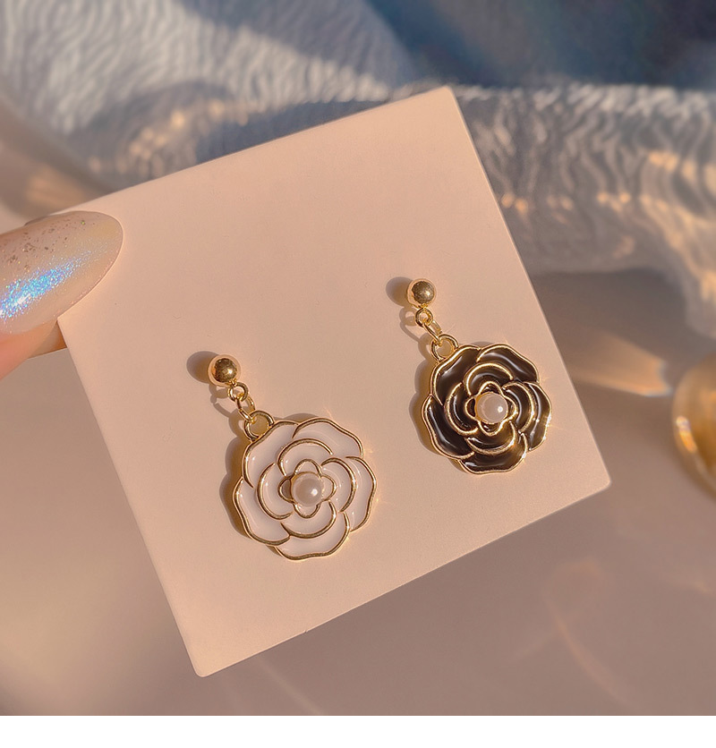 Bông tai khuyên tai nữ hoa hồng trắng đen viền mạ vàng cá tính phụ kiện trang sức M103630