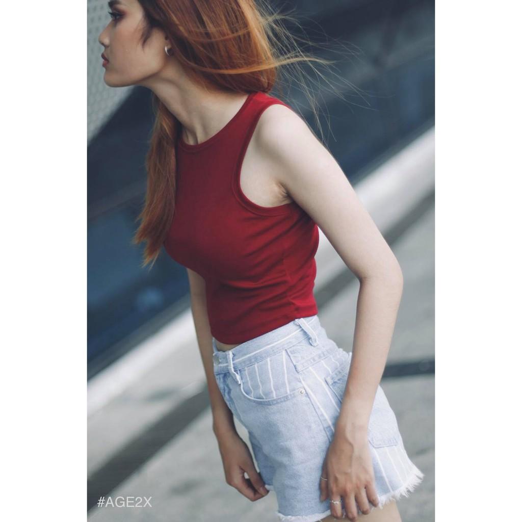 Áo croptop màu đỏ