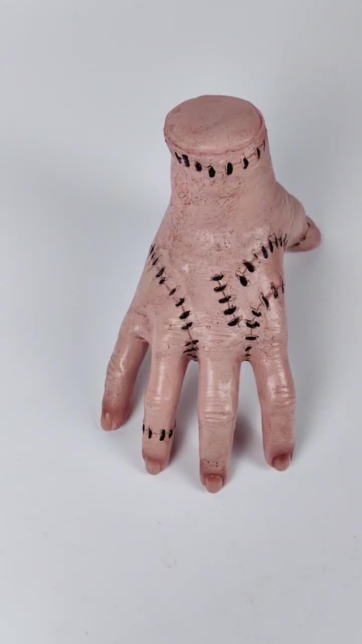 Mô hình bàn tay The thing trong phim Wednesday trang trí halloween phụ kiện chụp ảnh