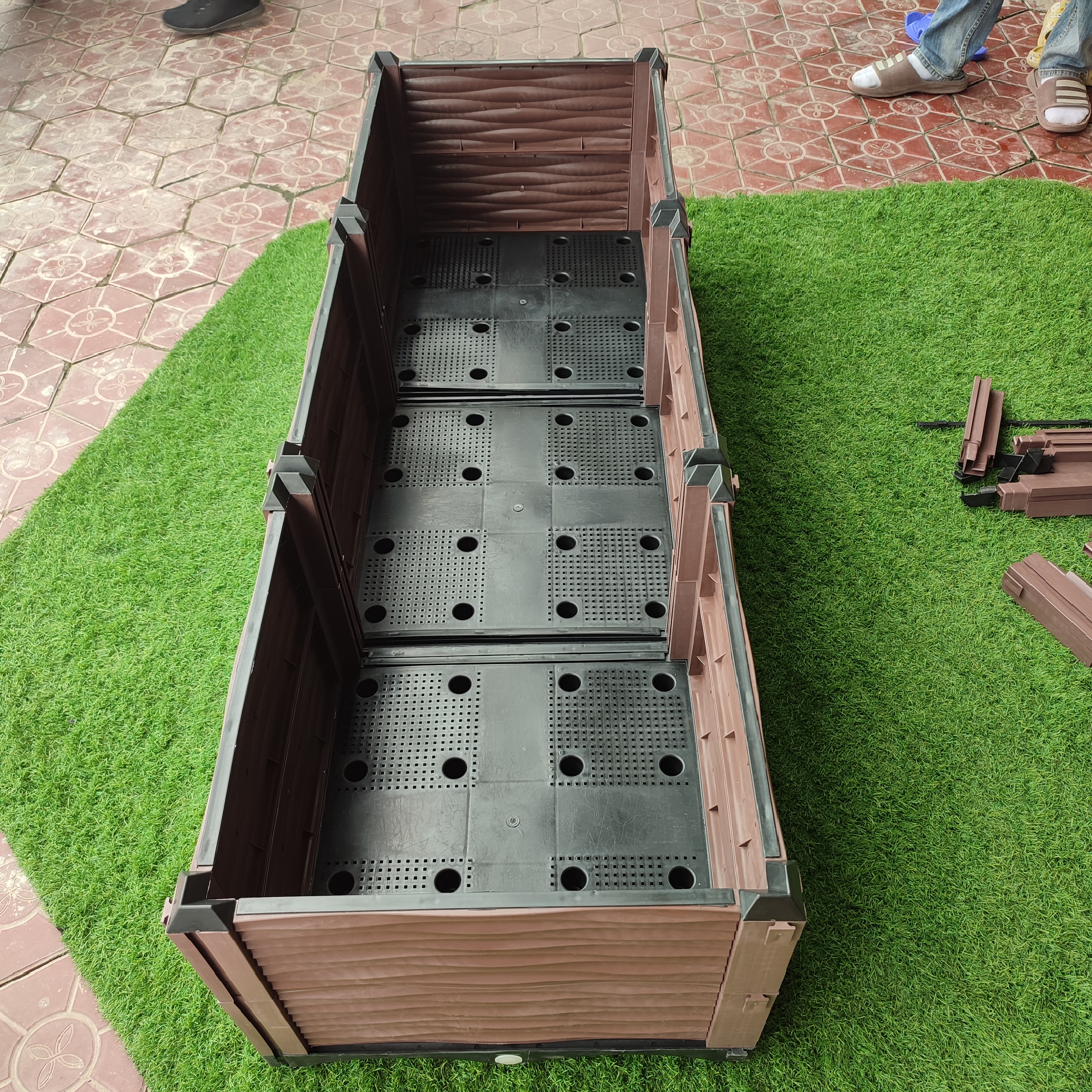 CHẬU GHÉP THÔNG MINH Cm: Bền từ 8-10 năm, phù hợp mọi cây trồng và không gian, Module tùy biến kích thước, an toàn, trọng lượng nhẹ, kết cấu chắc chắn, có khay trữ và thoát nước.