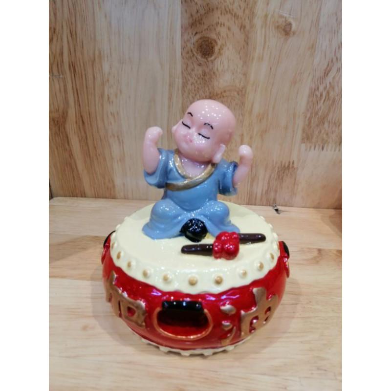 TƯỢNG CHÚ TIỂU NGỒI TRỐNG DỄ THƯƠNG