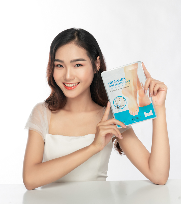 Mặt nạ tẩy da chết chân Collagen