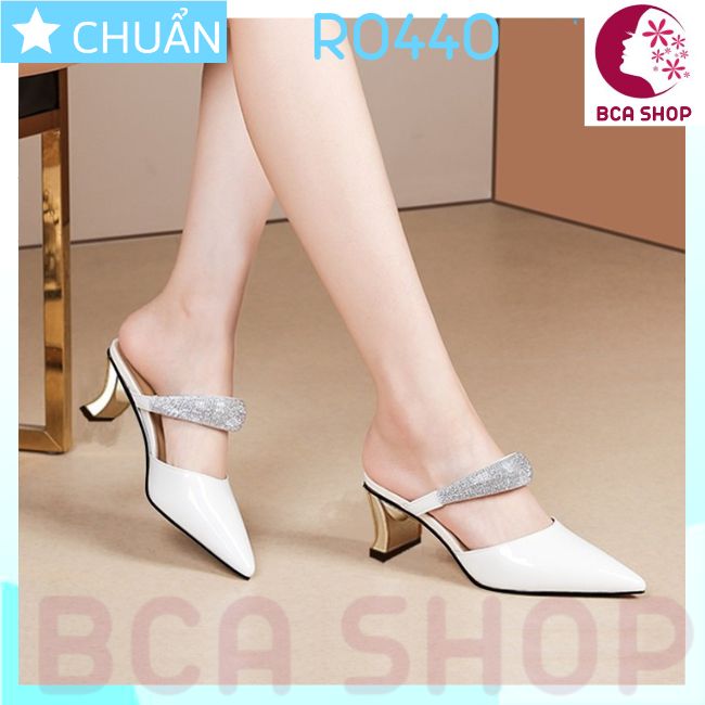 Giày cao gót nữ màu trắng 5p RO440 ROSATA tại BCASHOP quai ngang gắn hạt kim cương nhỏ, gót kiểu guốc sành điệu