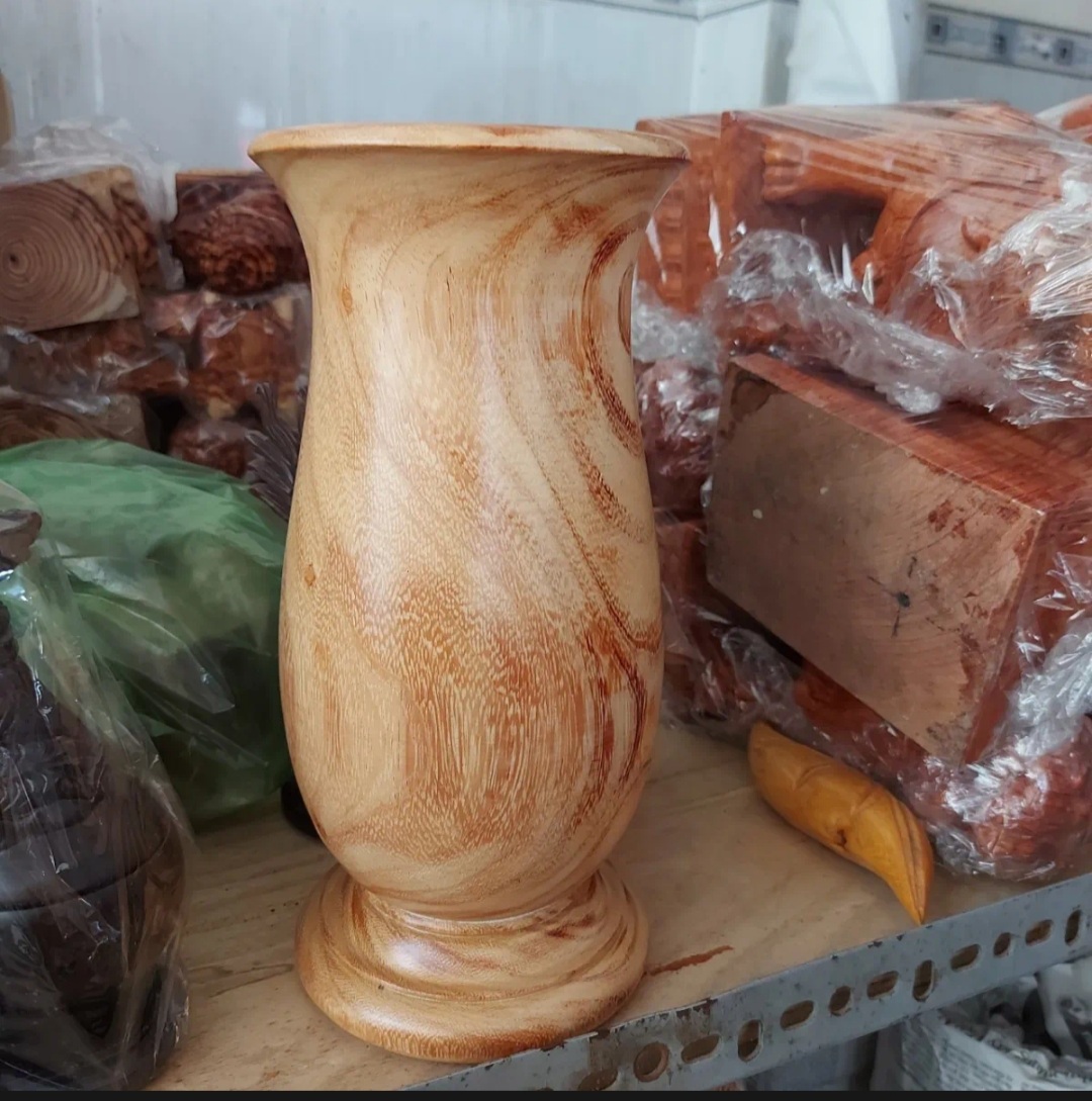 Bình cắm hoa gỗ hương,gỗ gõ cao 30 cm nguyên khối