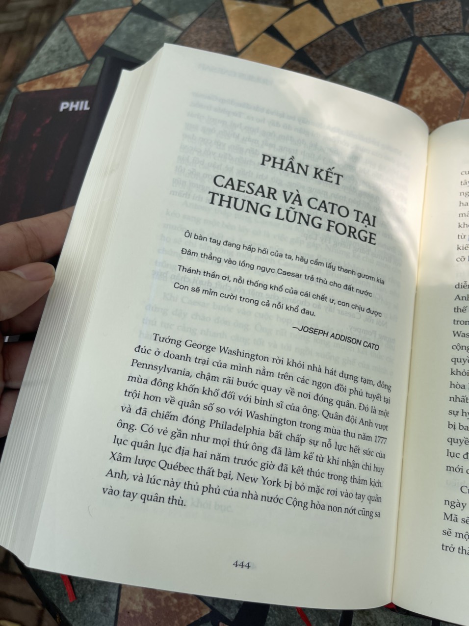 (Bìa cứng áo ôm) JULIUS CAESAR - Nhà độc tài huyền thoại của La Mã - Nguyễn Quang Huy dịch - Philip Freeman - Bách Việt Book - NXB Dân trí