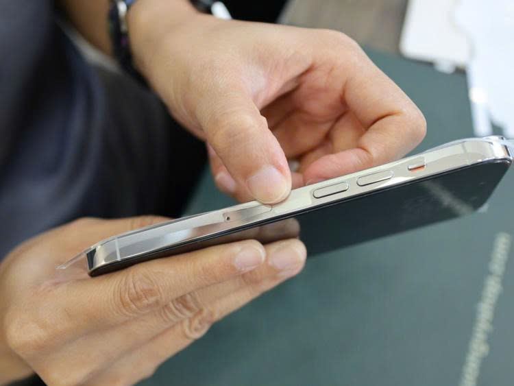 Miếng Dán PPF Full Lưng Viền Khắc Táo Cho Các Dòng iPhone 11 đến 17 Series – Nhám chống vân tay, Chống Trầy, Ôm Sát Máy.Hàng Nhập Khẩu