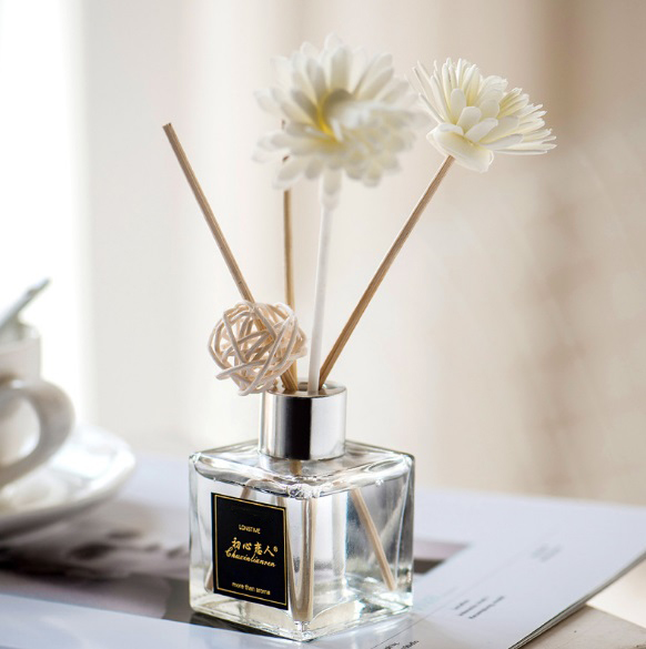 Chai Tinh Dầu Thơm Kèm Bông Hoa Khô Cao Cấp 50ml
