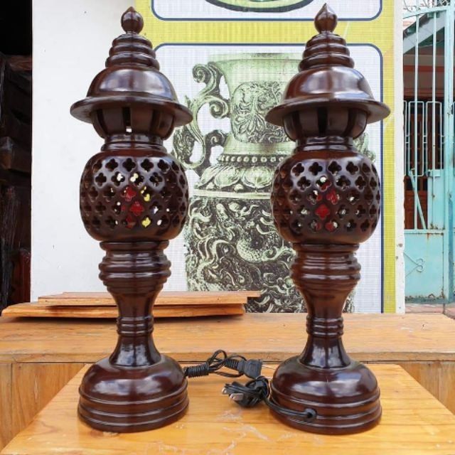 Cặp đèn thờ gỗ cao 48cm