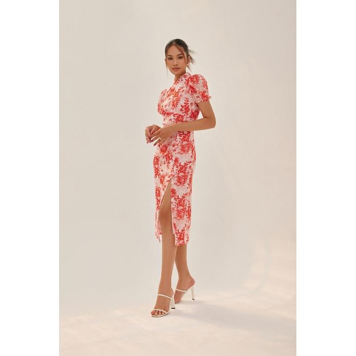 Nene Clothing - Đầm midi hoa đỏ xẻ tà