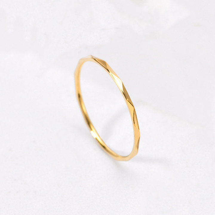 Nhẫn titan nữ bảng mỏng vát cạnh thời trang ver2 WNH567