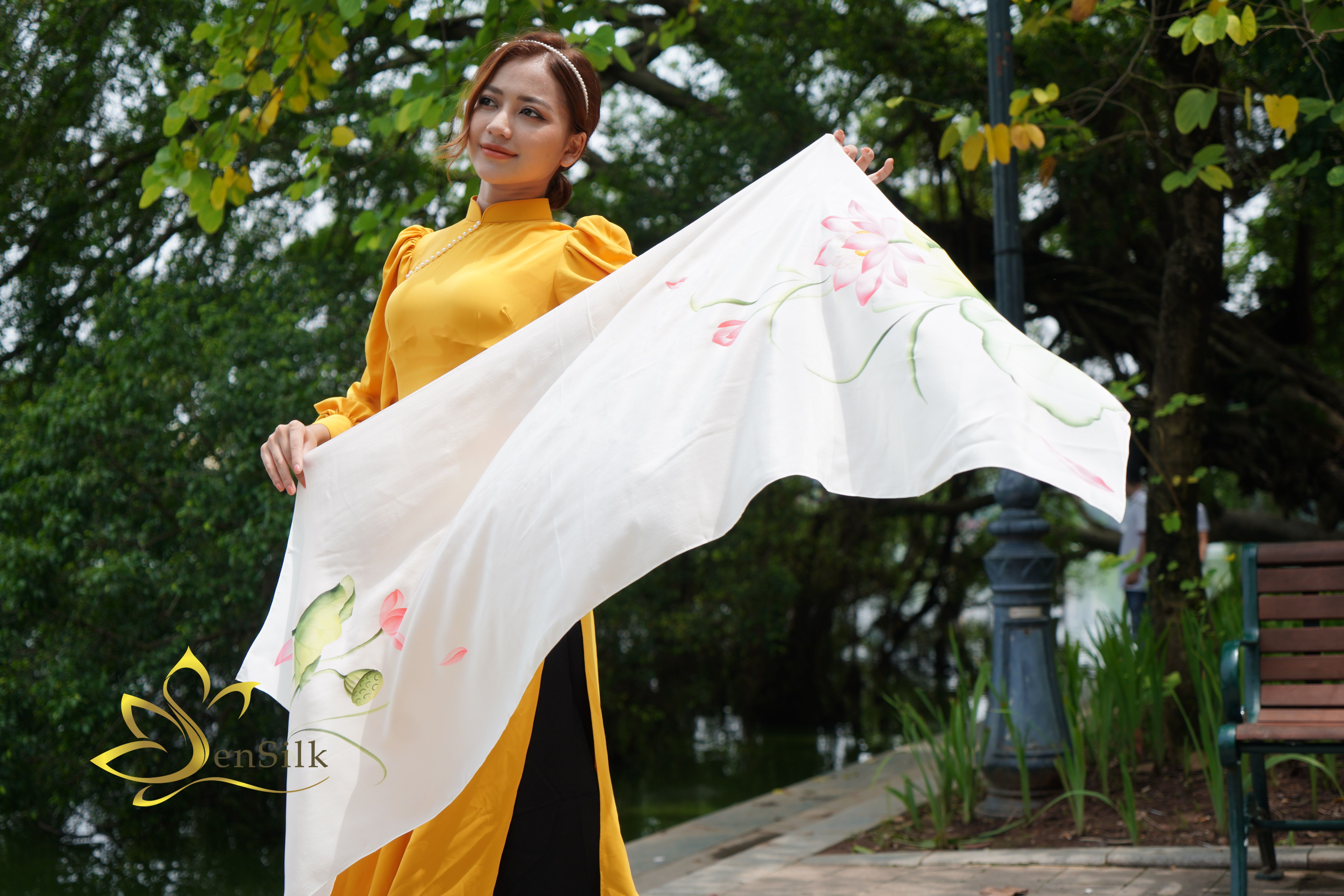 Khăn Lụa Vẽ Hoa Sen - SenSilk - Quà Tặng Khách Nước Ngoài, Quốc Hoa Việt Nam, Phụ Kiện Thời Trang Nữ Cao Cấp, Silk Painting Scarf, Water Marbling, Khăn Dệt Làng Nghề Truyền Thống.