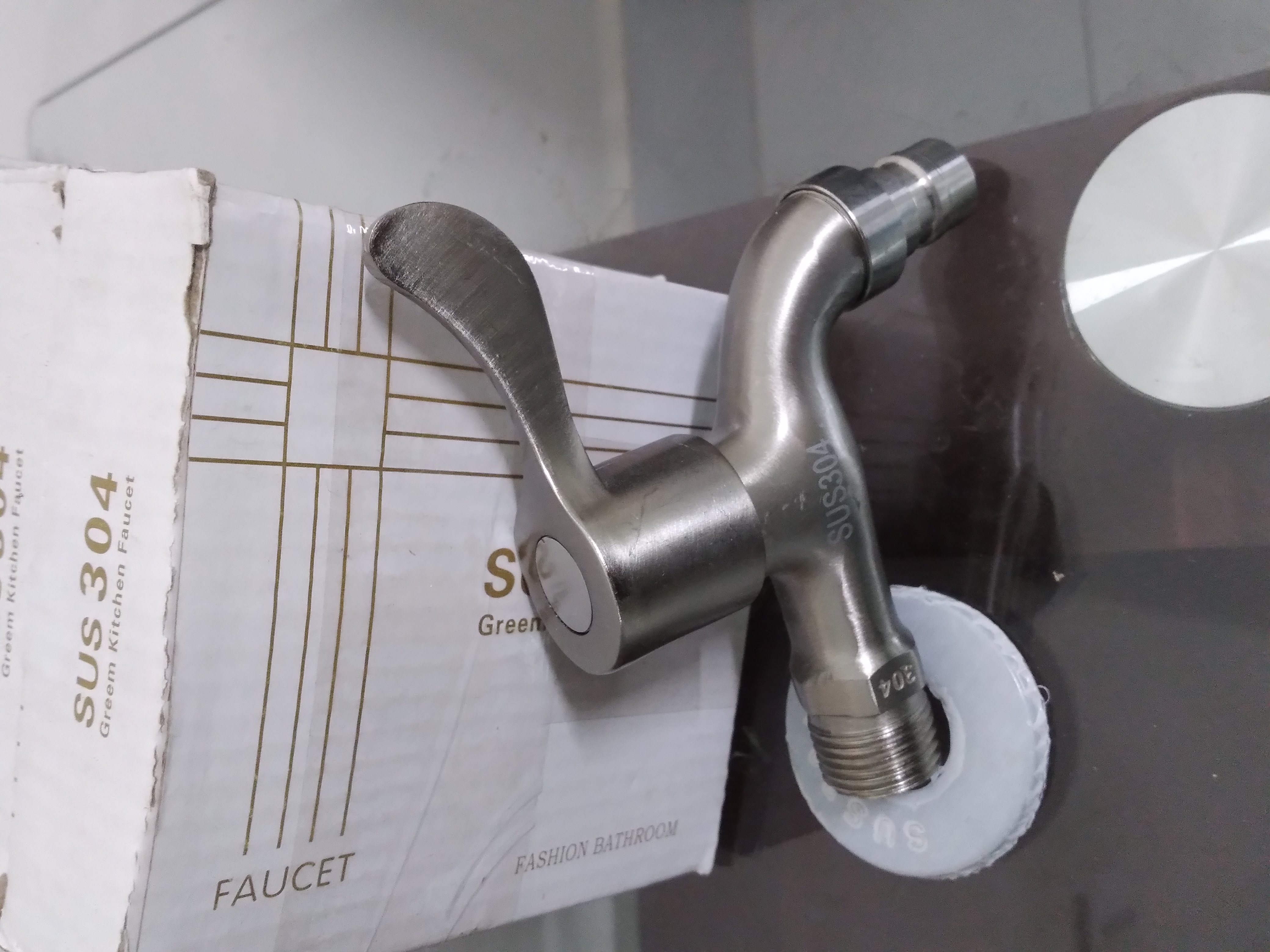 Vòi hồ Inox – Vòi nước gắn tường giá rẻ