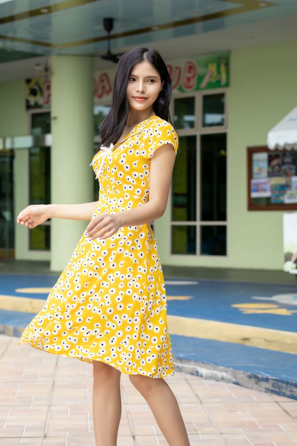 Đầm xòe hoa cúc cột nơ màu vàng EV11