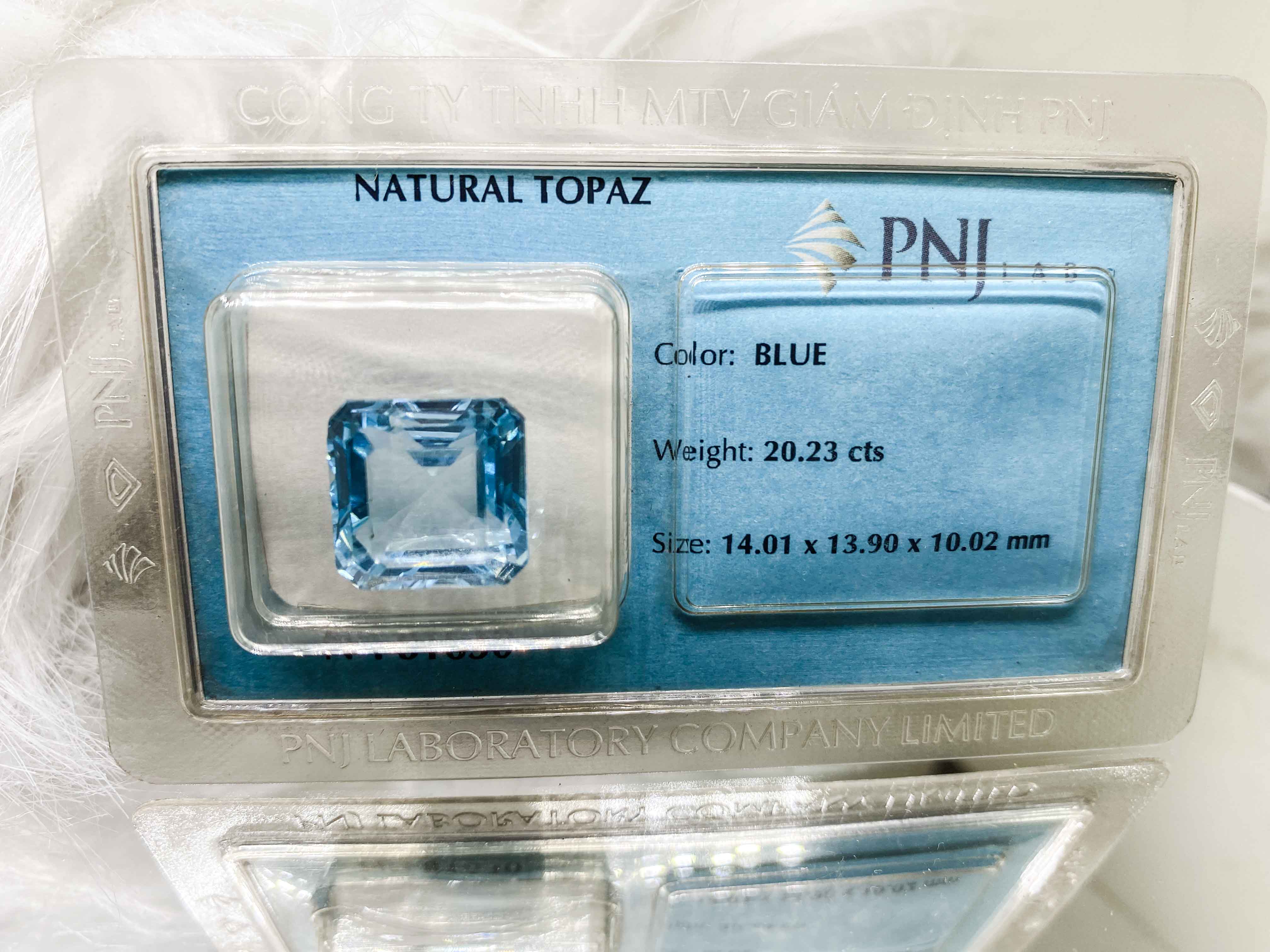 Viên Topaz vuông mài giác 20.23ct 81630