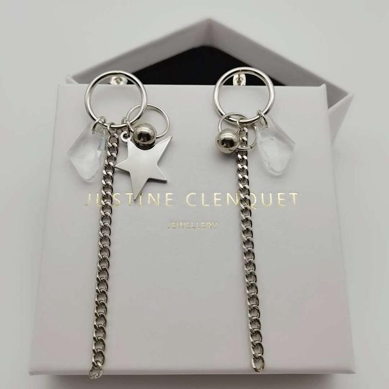 Khuyên tai nữ ngôi sao đẹp lạ