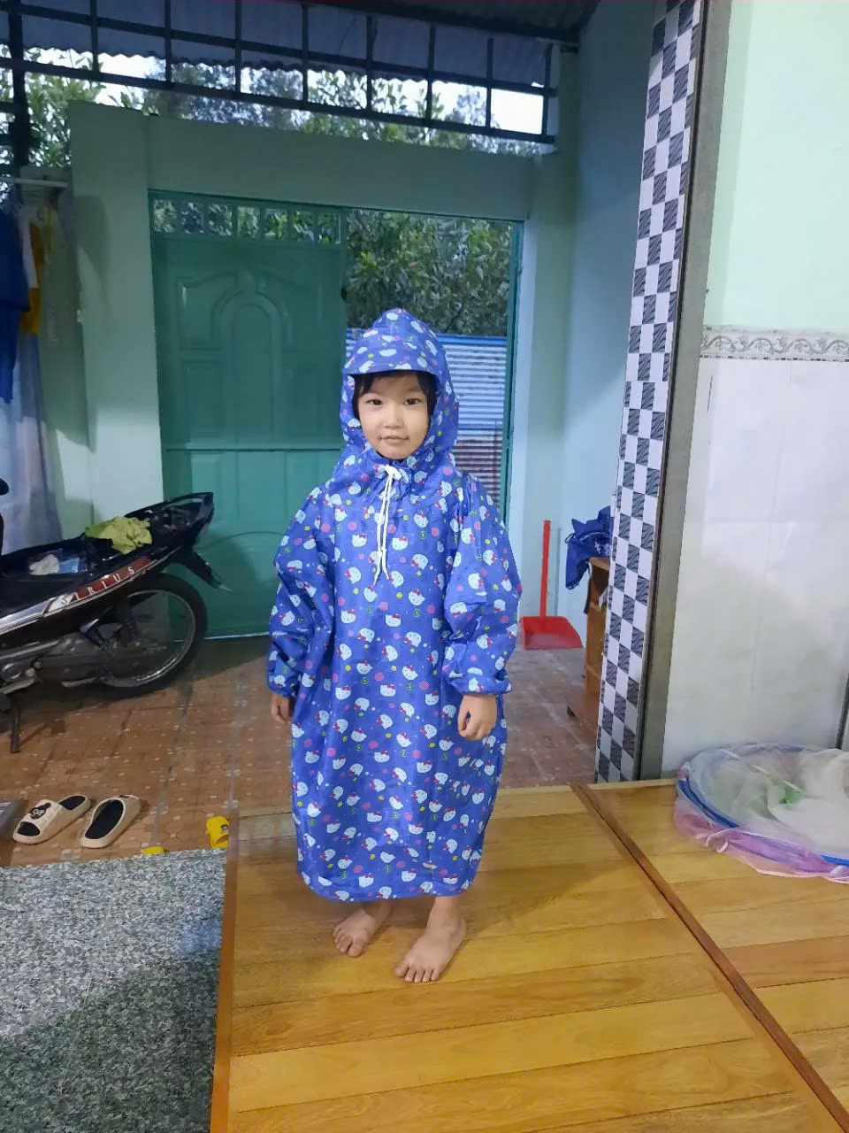 Áo Mưa Trẻ Em Unisex 1–4 Tuổi – Áo Mưa Trùm Kín Vải Dù Chống Nước, Họa Tiết Hoạt Hình, Gọn Nhẹ Có Túi Đựng, Giao Màu Ngẫu Nhiên