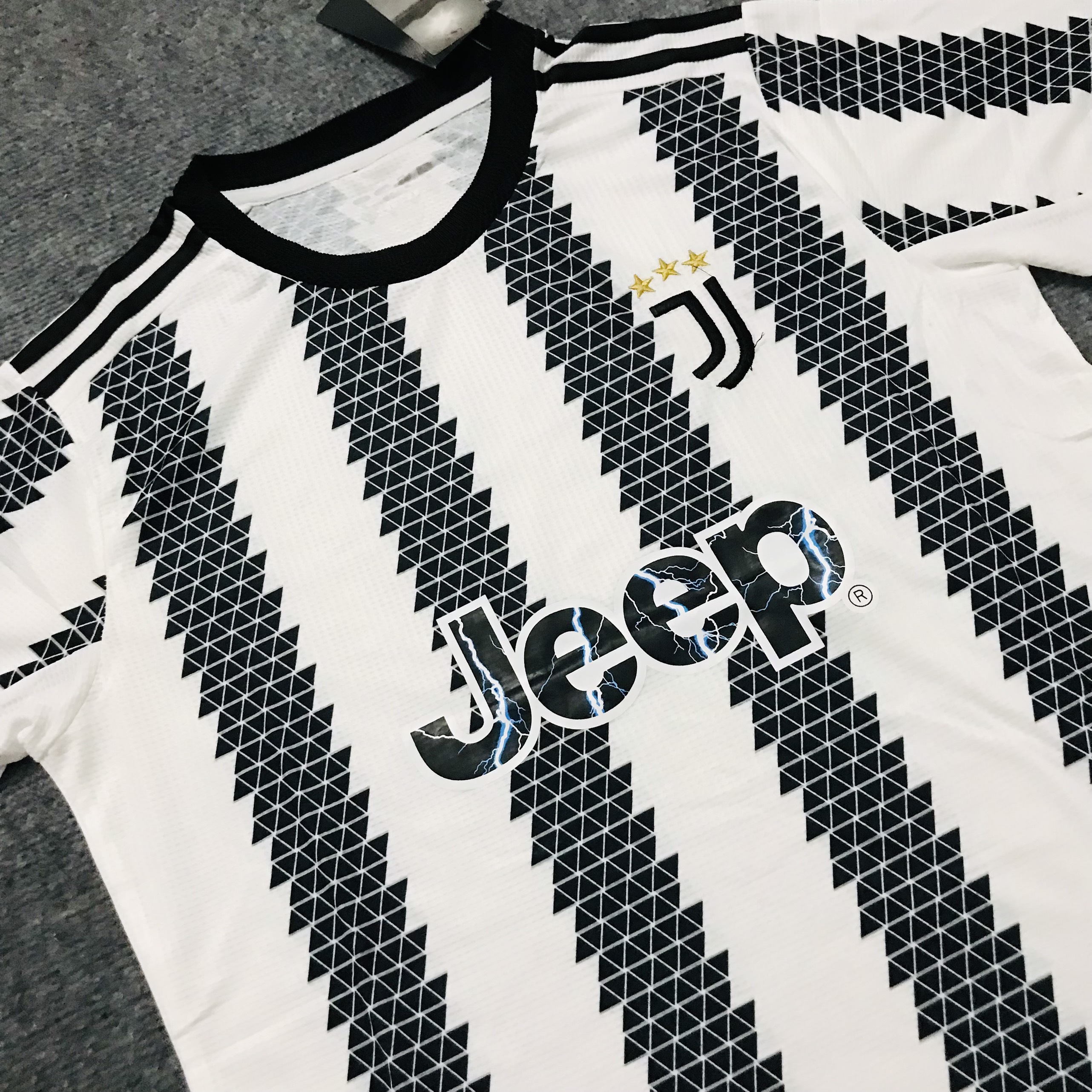 Mẫu quần áo thể thao đá bóng Juventus  hót nhất năm 2023-2024