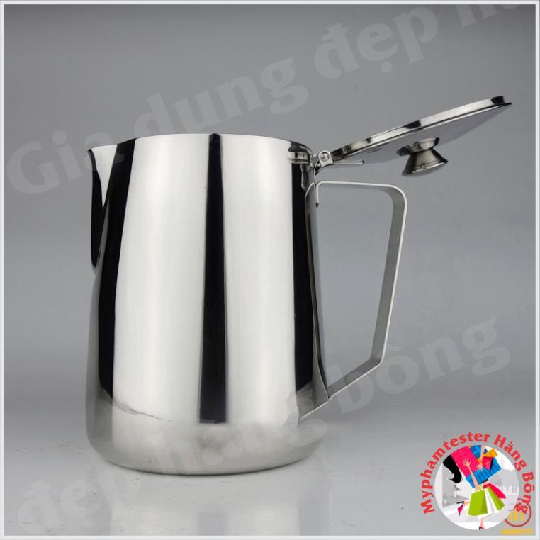 Ca Rót Đánh Sữa Inox Có Nắp 1.5L cao cấp, đảm bảo độ tinh của việc đánh sữa, giao hàng nhanh chóng.