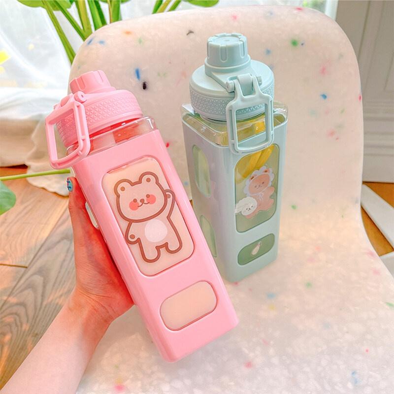 Bình Nước Vuông Dung Tích 700Ml Có Ống Hút , Quai Xách Tiện Dụng Tặng Kèm Sticker Xinh Xắn