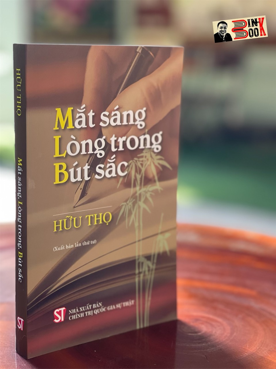 [tuyển tập báo chí bút chiến HỮU THỌ] MẮT SÁNG LÒNG TRONG BÚT SẮC – NXB CTQG Sự Thật