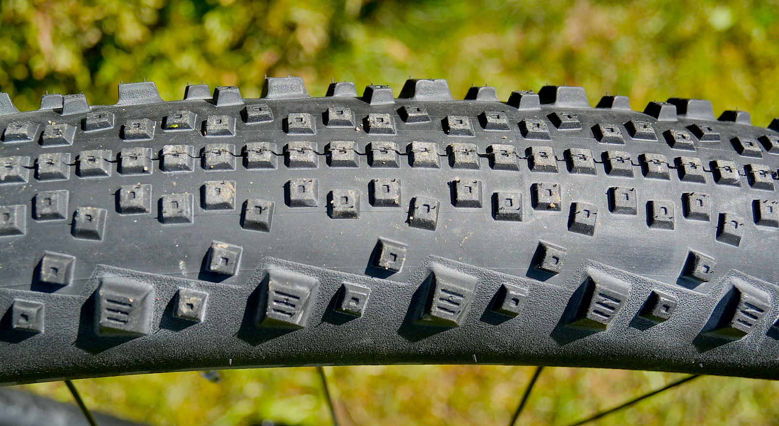 Vỏ / Lốp xe đạp địa hình không ruột tubeless Schwalbe Thunder Burt Evo tùy chọn size 27.5 / 29 inches
