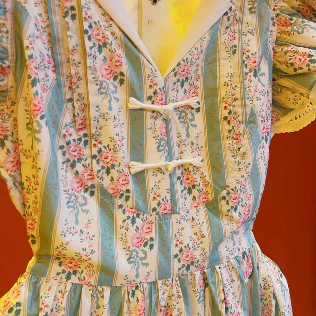 DONGSHOP X7Z1 Mùa hè Pháp Vintage cung đình gió không tay đầm ins đơn giản hoa nhỏ sọc lá sen viền nhỏ bay tay áo