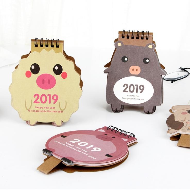 Lịch để bàn hình heo 2019 (Giao Mẫu Ngẫu Nhiên)