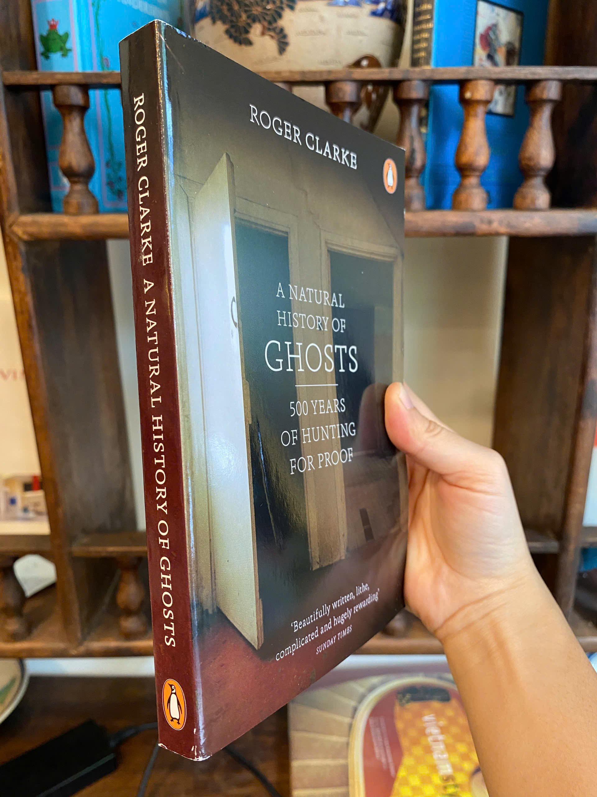 Sách - A Natural History of Ghosts: 500 Years of Hunting for Proof by Roger Clarke | Ngoại văn