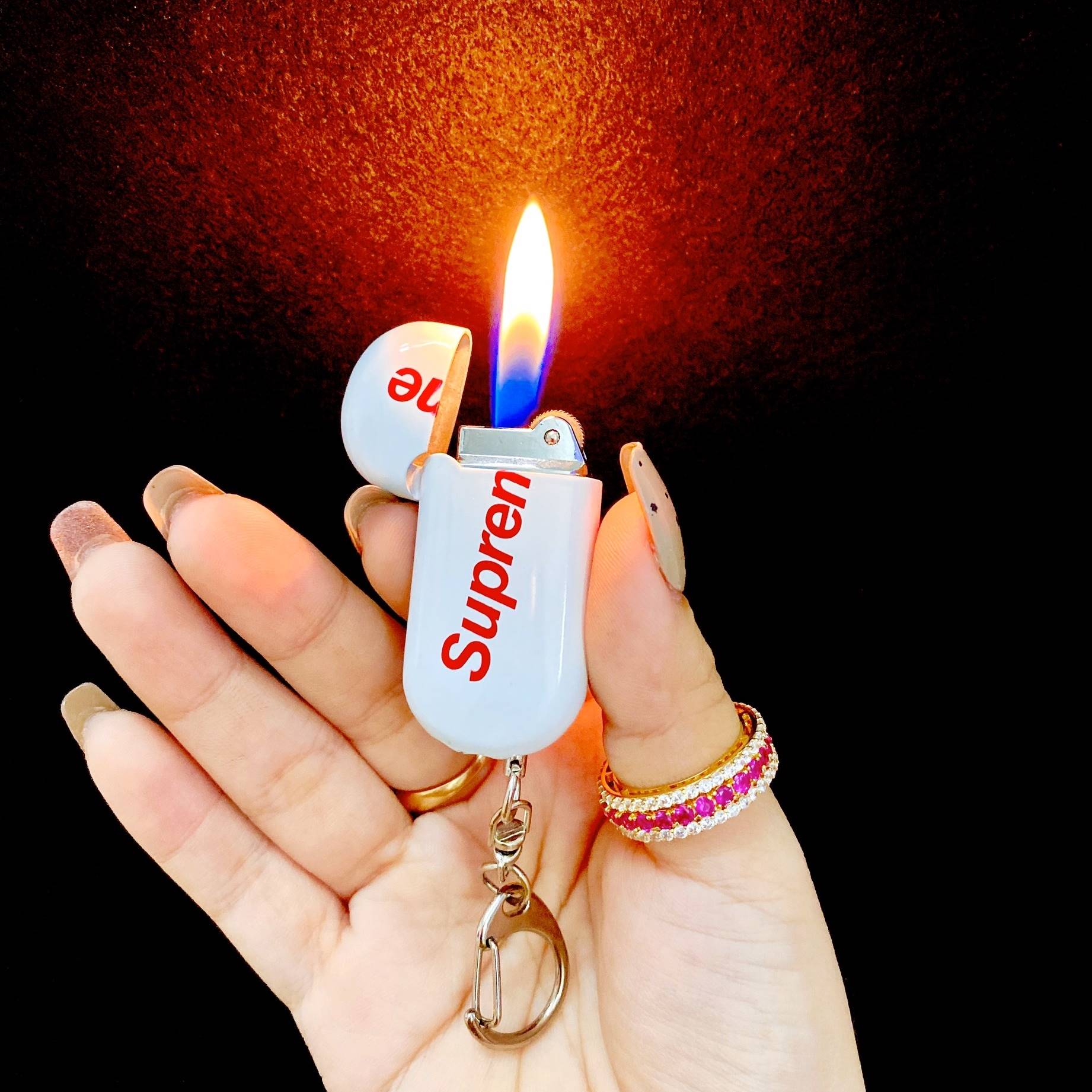 Bật lửa móc khóa gas đá rảnh tay SUPREME mini dễ thương - xài gas
