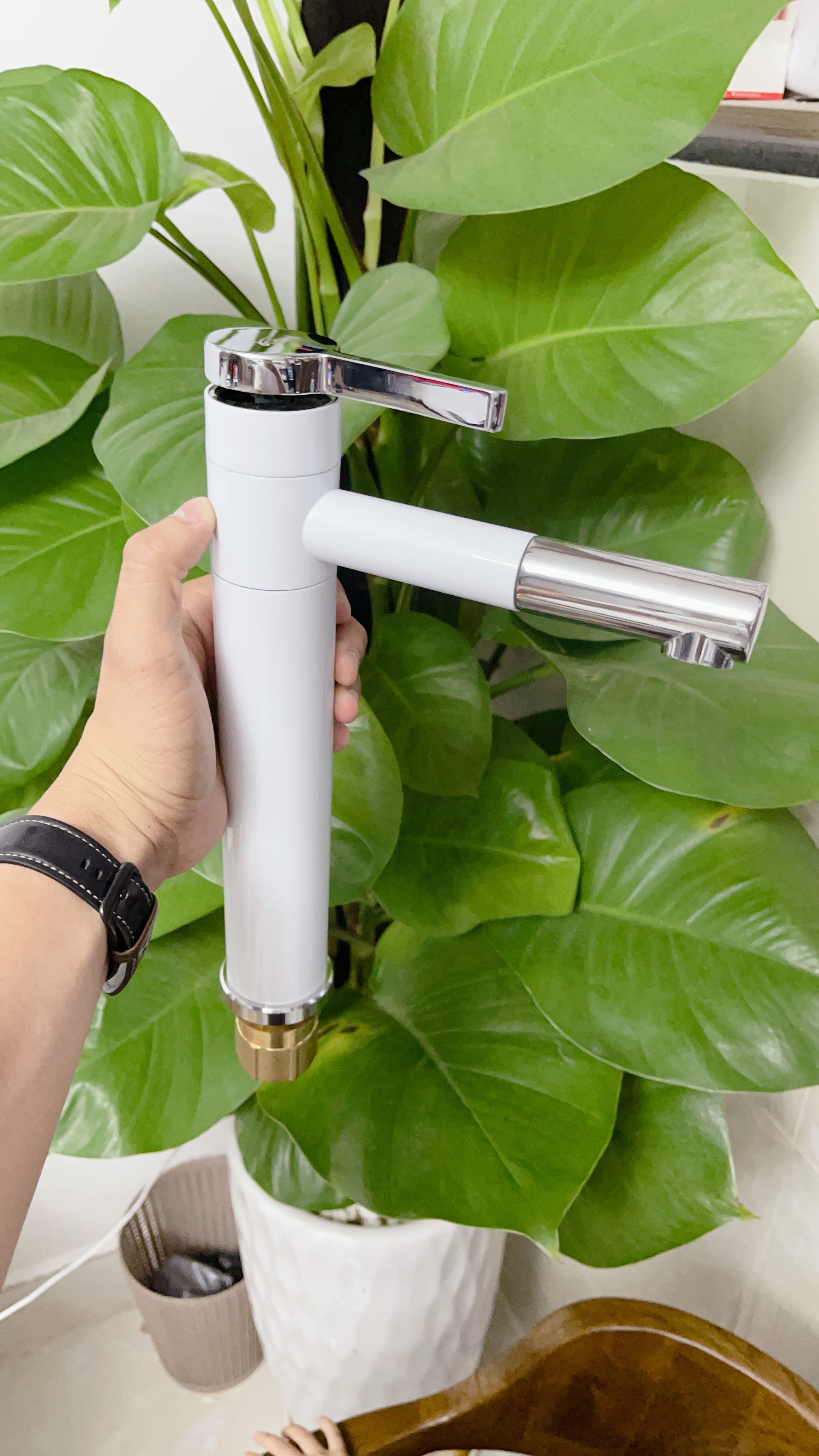 Vòi Lavabo nóng lạnh tĩnh điện trắng 30cm cao cấp