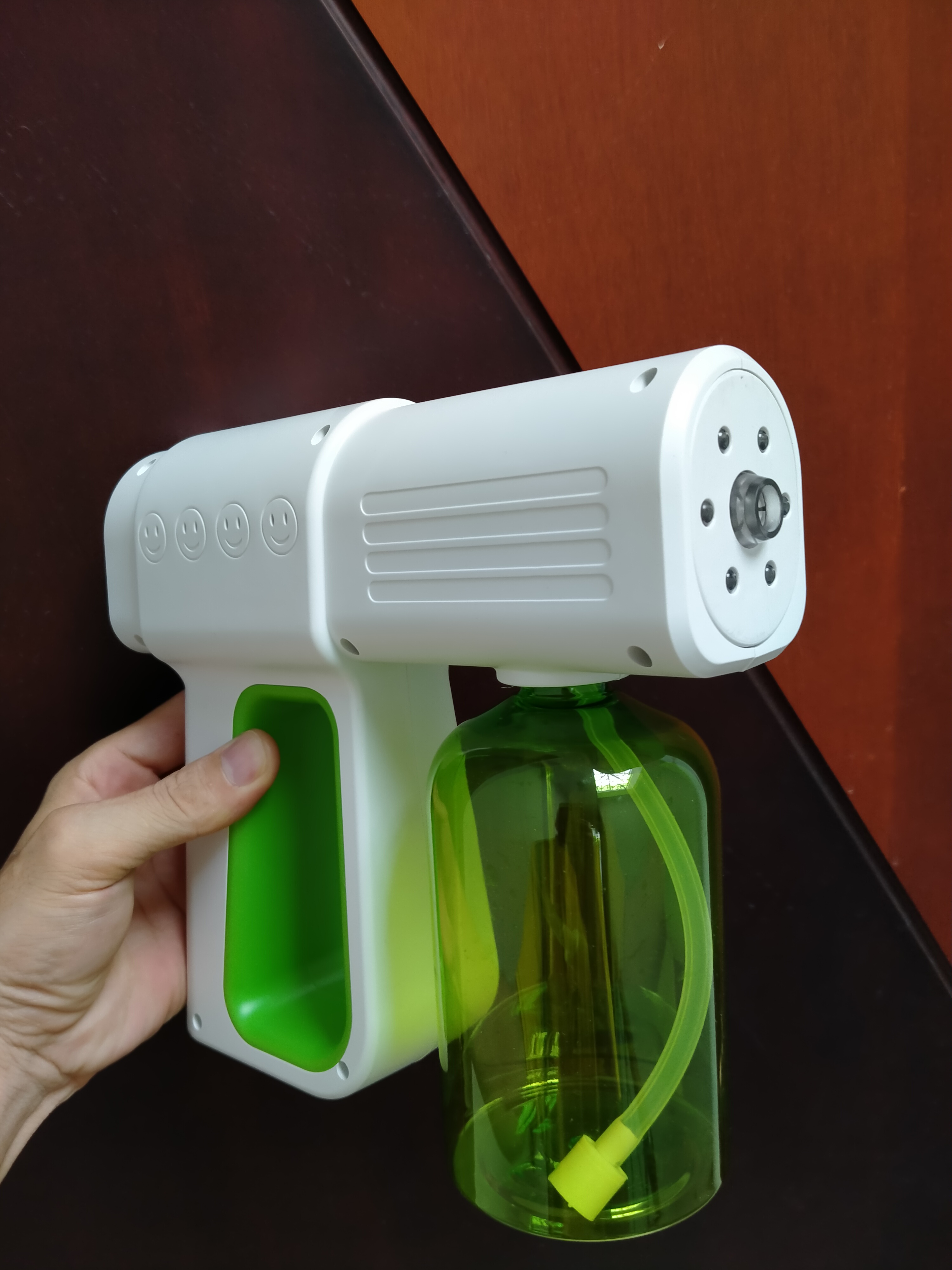 Máy khử khuẩn uv kết hợp dugn dịch sát trùng nano
