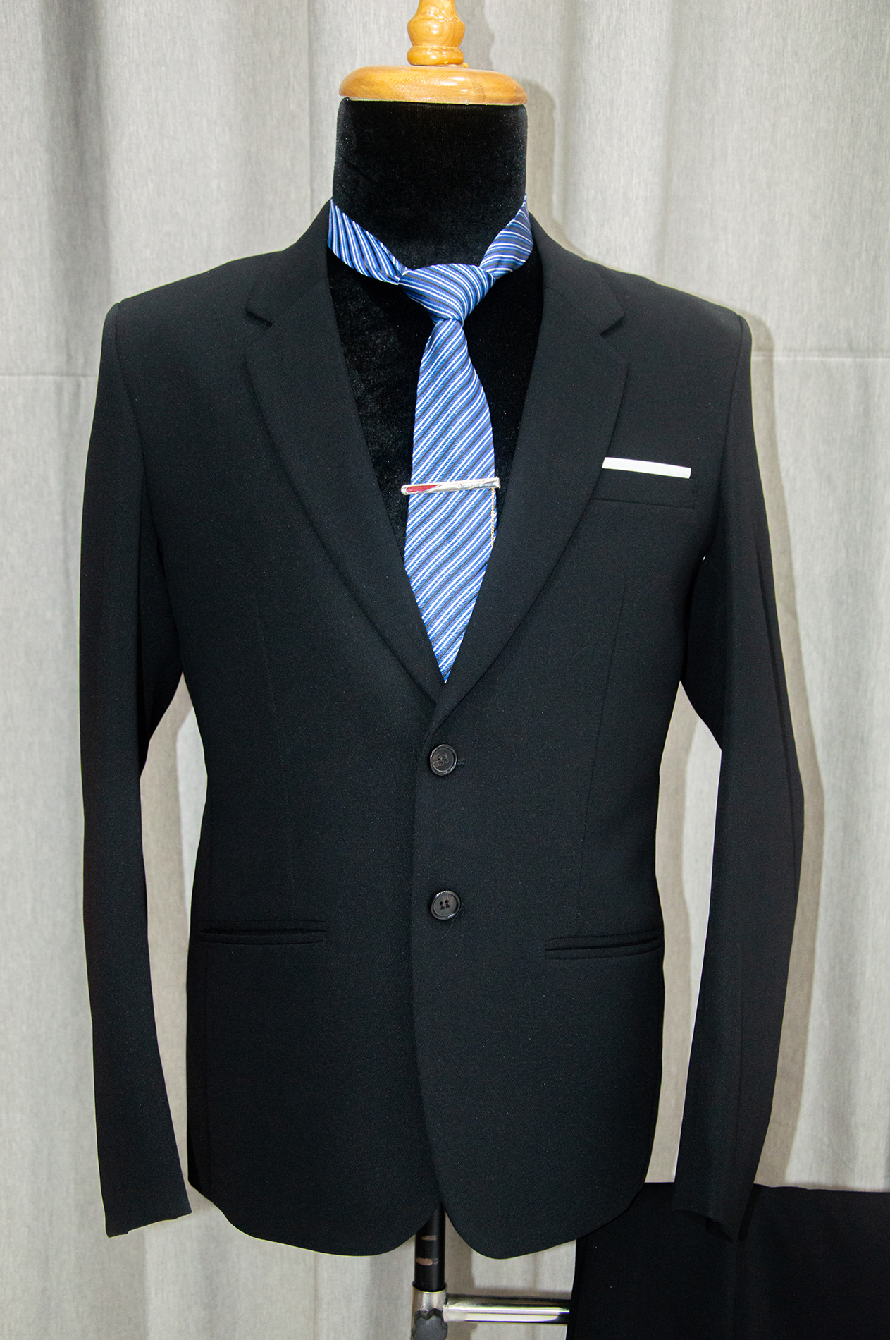 Bộ vest nam 2 nút form suông màu đen mềm mịn tặng kèm phụ kiện