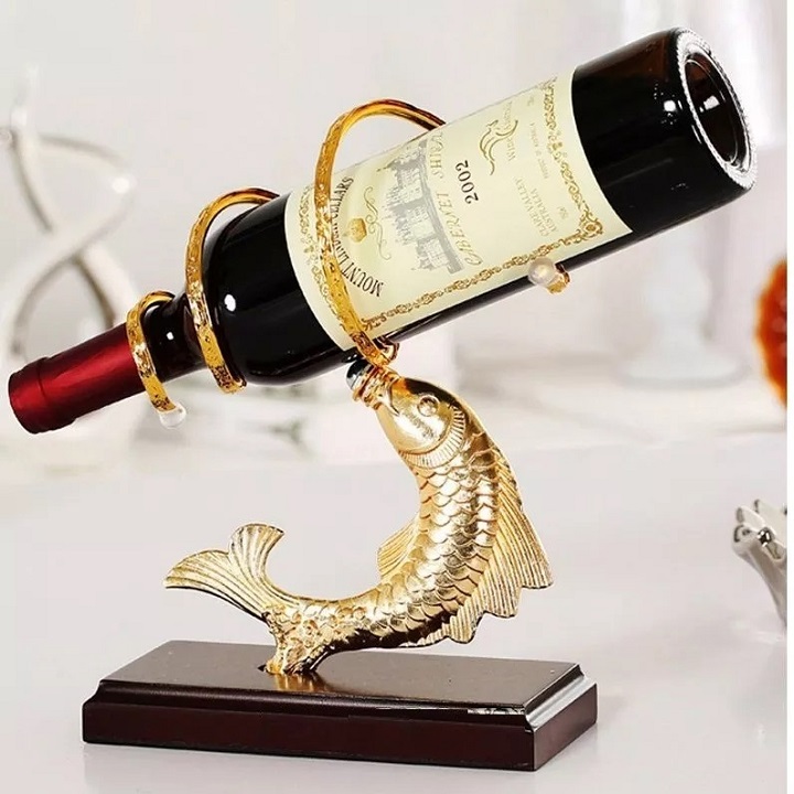 Giá Rượu Vang Để Bàn  Cá Chép Vàng May Mắn