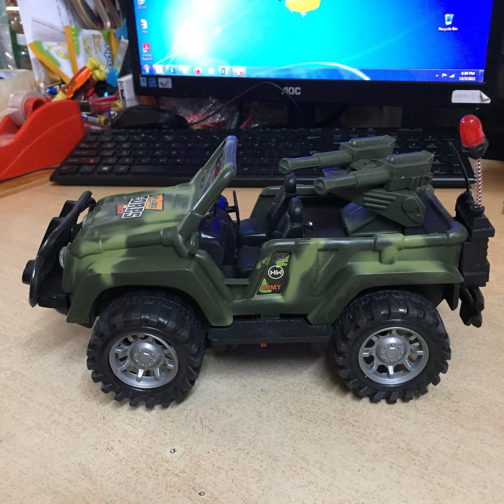 Mô hình Jeep pin thường có nhạc và đèn